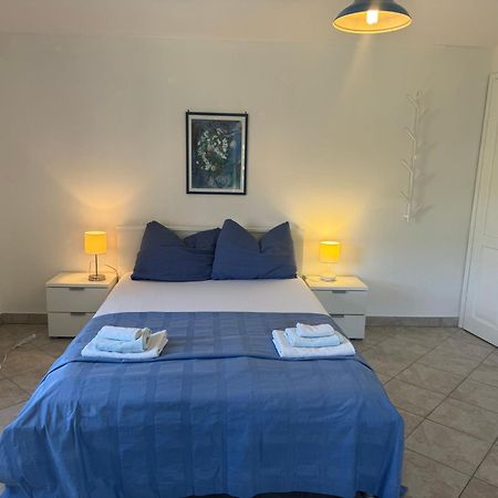 Mediterranes Ferienhaus M. Terrasse Veli Lošinj Dış mekan fotoğraf
