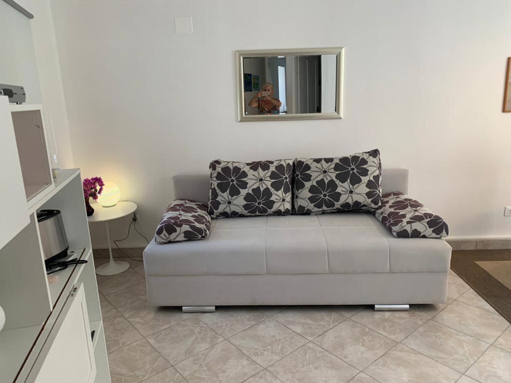 Mediterranes Ferienhaus M. Terrasse Veli Lošinj Oda fotoğraf