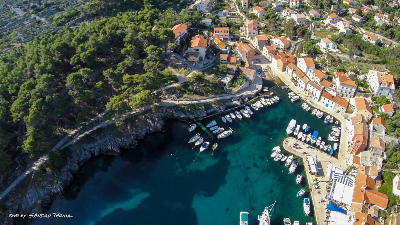 Mediterranes Ferienhaus M. Terrasse Veli Lošinj Dış mekan fotoğraf